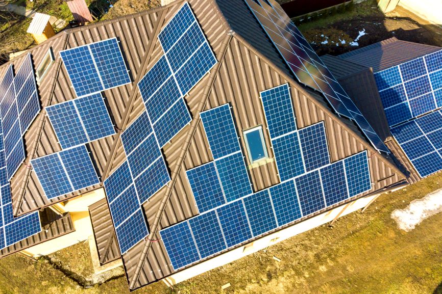 Minimalist off grid house using small solar panels for energy